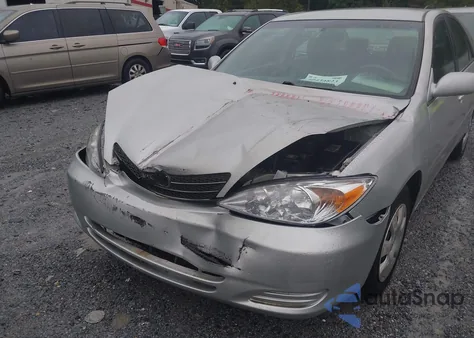2004 Toyota Camry Le z USA, uszkodzony, nr VIN 4T1BE32KX4U842784